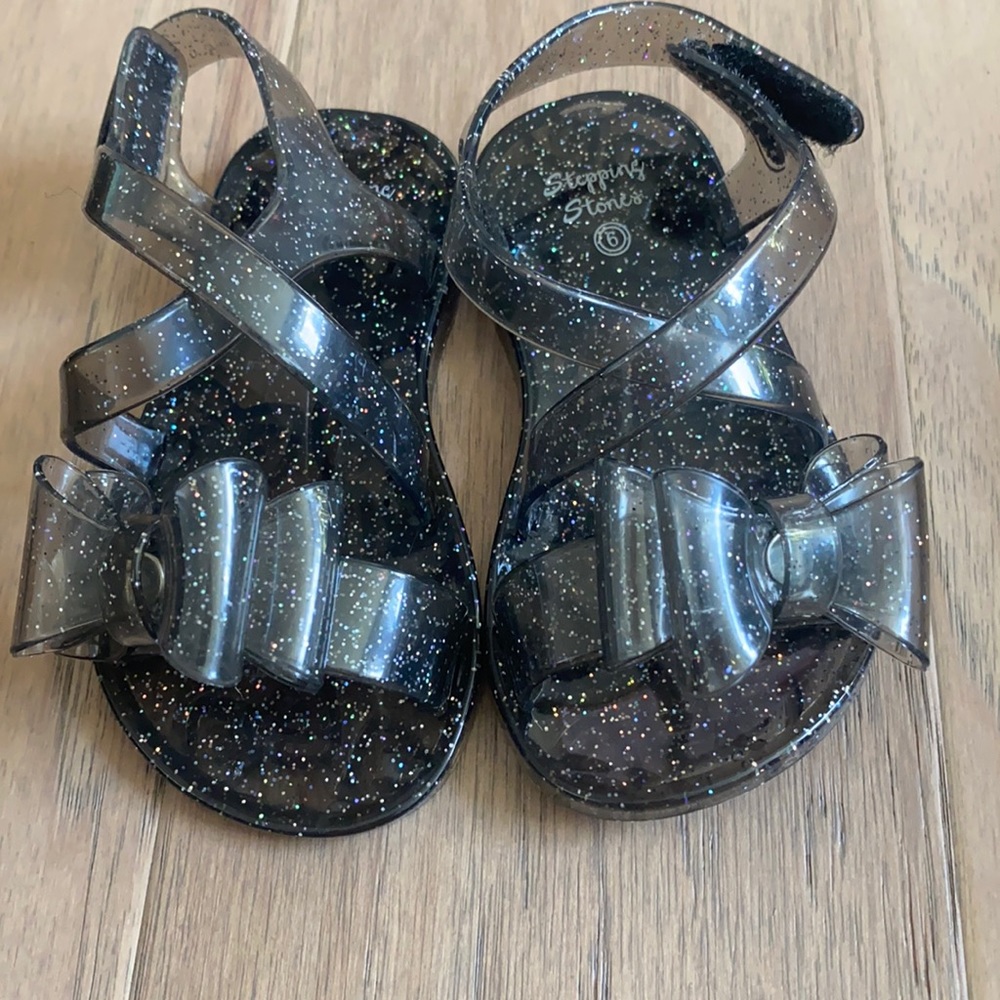 Cute size 6 sandals. Glittery black.